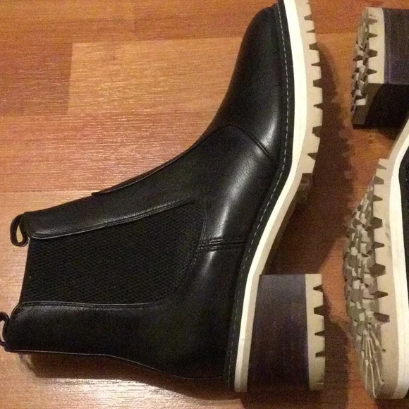 Aquatalia  boots size 8 - Picture 5 of 6